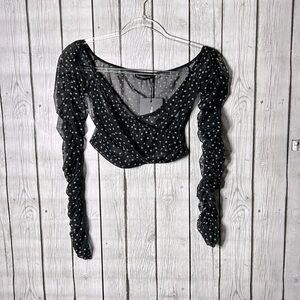 Prettylittlething black dobby mesh ruched sleeve Bardot crop top size 6